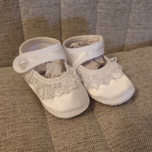 Elegant White Baby Shoes with Lace Trim